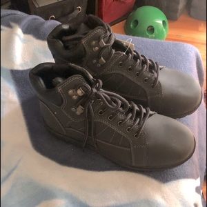 New with tags Men’s work boots